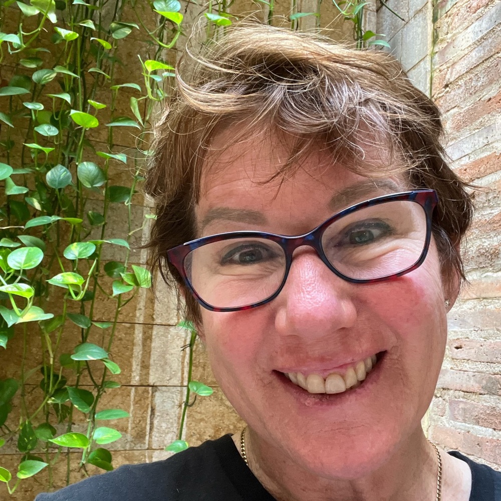 Meet your Posher, Jennifer